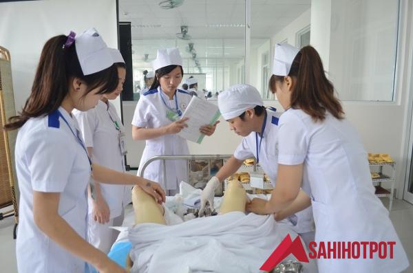 Điều dưỡng chuyên ngành Hộ sinh lương bao nhiêu?